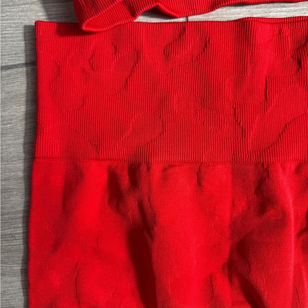 HKxPB Red Workout Set (S/M) - Picture 2 of 3